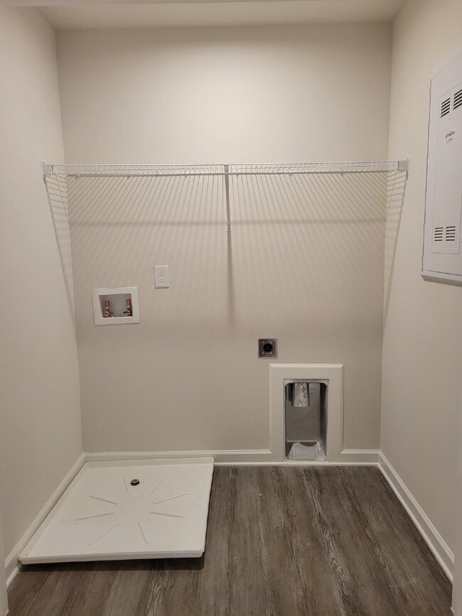 Building Photo - 633 Exmoor Dr