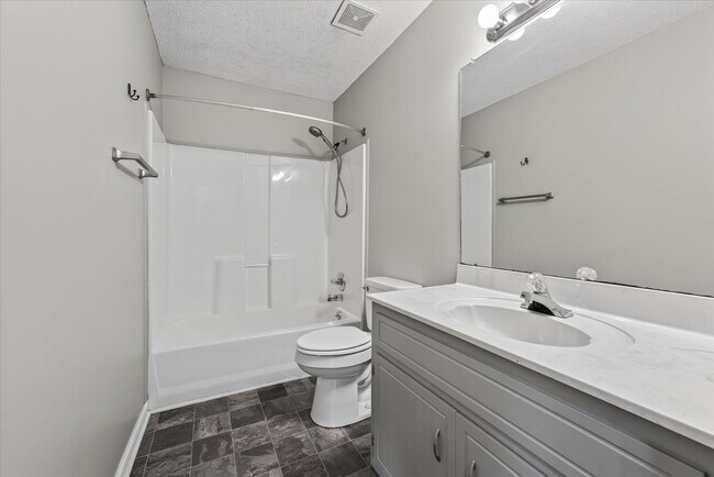 Building Photo - Pet Friendly Three Bedroom!