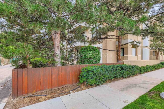 Building Photo - 180 Cook St