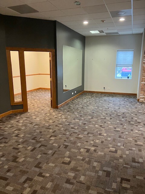 Building Photo - 775 N Bank Ln