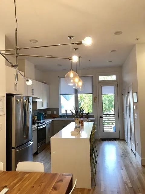 Building Photo - Room in Townhome on New Bern Ave