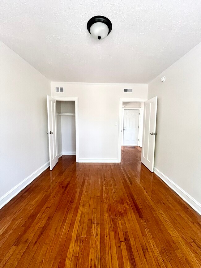 Building Photo - 1154 N Lawndale Ave