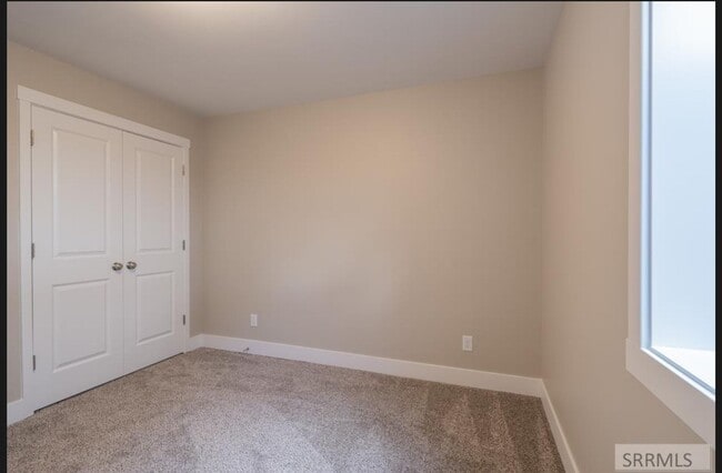 Building Photo - 4 bed 3 bath twin home in Idaho Falls 2 sets of washer and dryers are included in this unit