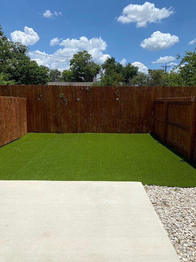 Building Photo - 1654-SH