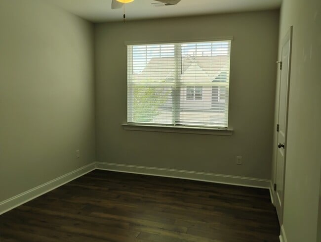 Building Photo - 446 Shale Creek Dr