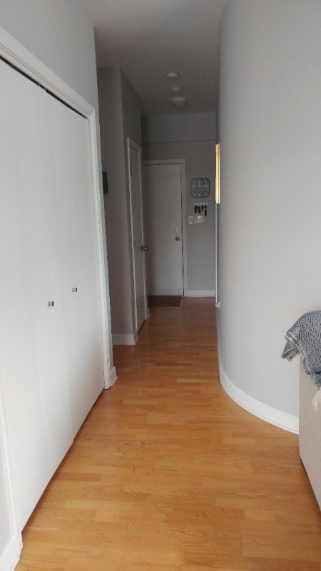 Building Photo - 680 N Green St