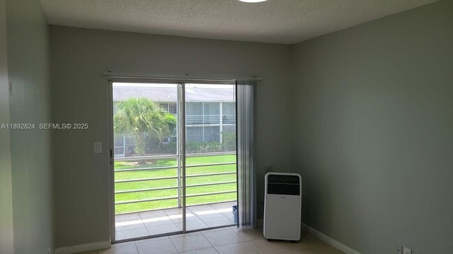 Building Photo - 287 Norwich L