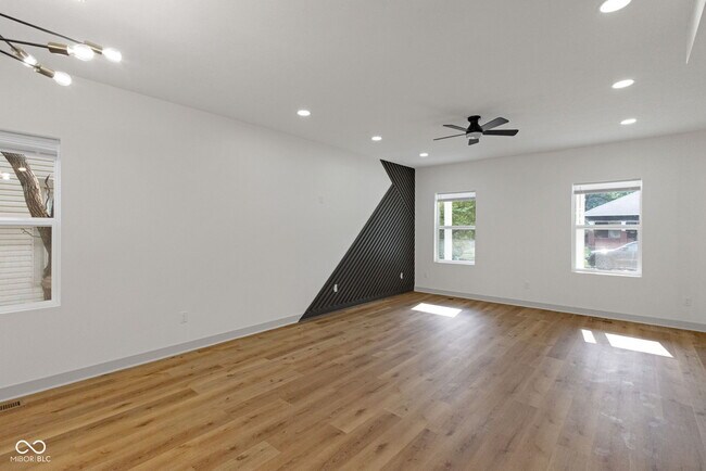 Building Photo - 35 S Bradley Ave