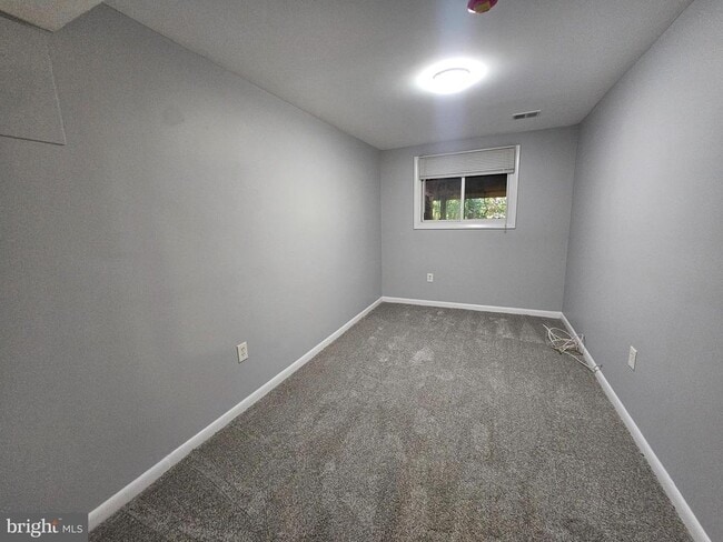 Building Photo - 102 Hannes St