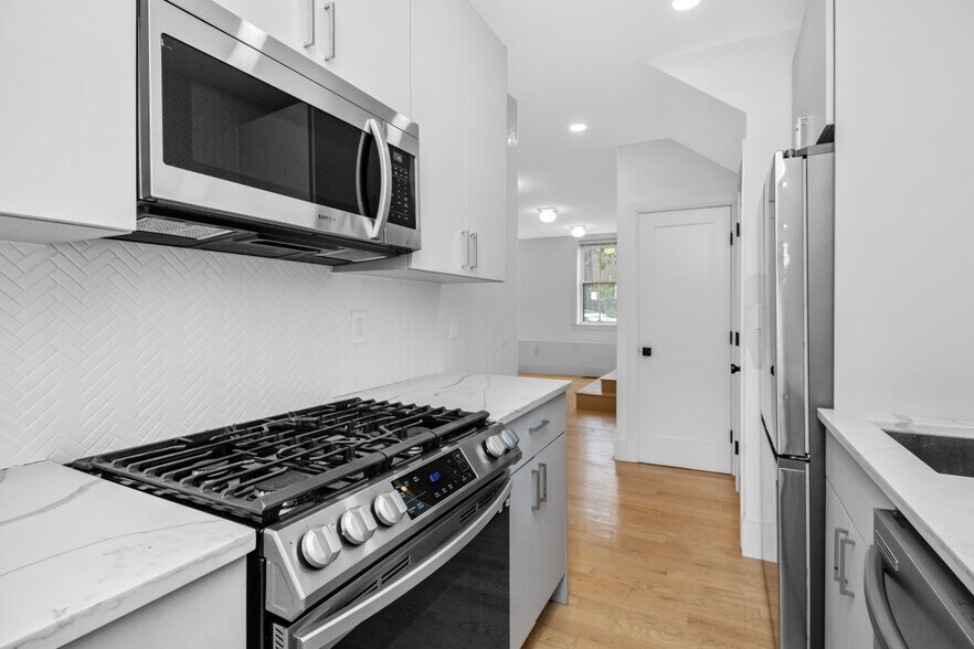 Building Photo - 86 Chelsea St