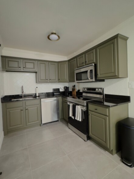 Building Photo - 326 Wilkinson Dr SE