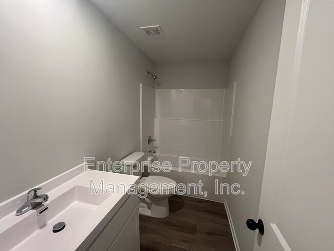 Building Photo - 4503 Suncrest Dr