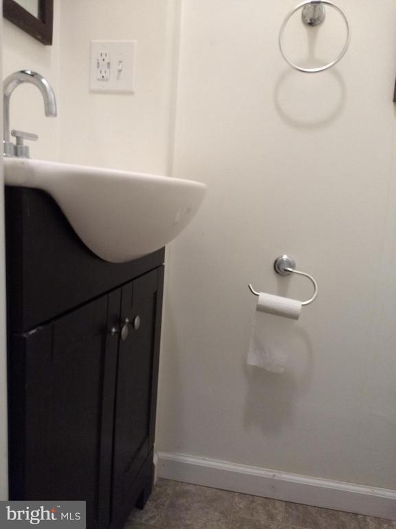 Building Photo - 221 Ann St