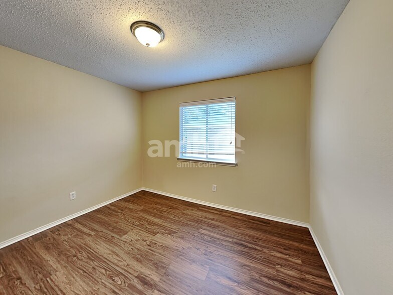 Building Photo - 1140 Single Tree Dr