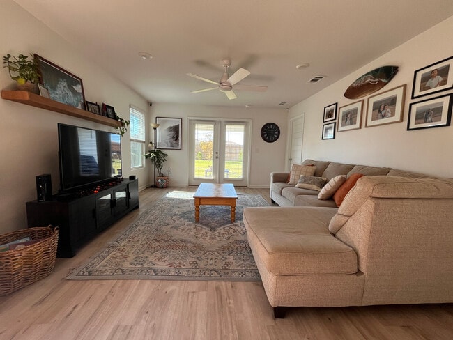 Building Photo - 5236 Peach Dr