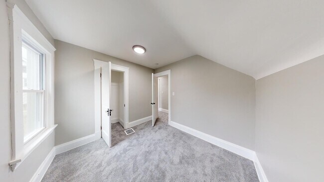 Building Photo - Old Brooklyn Area - 3 Bedroom Single Famil...