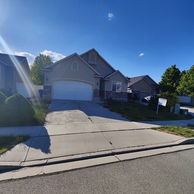 Building Photo - 2305 N 2080 W