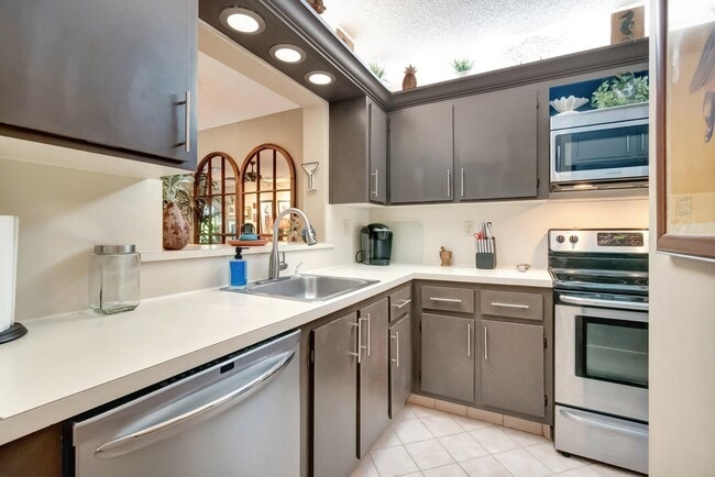 Building Photo - 13194 Lucinda Palm Ct