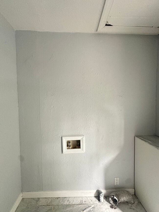 Building Photo - 410 Glover Ave