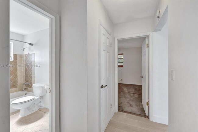Building Photo - 9121 SW 54th Pl
