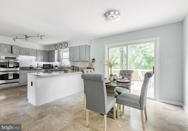 Building Photo - 9815 Wintercress Ct
