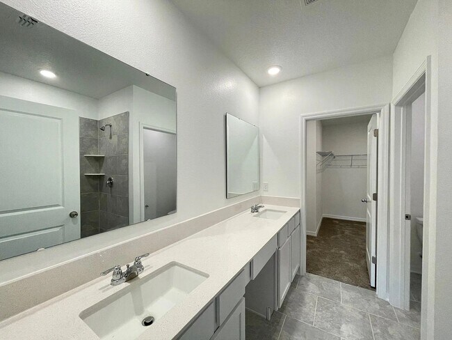 Building Photo - 3931 Willow Brk Dr