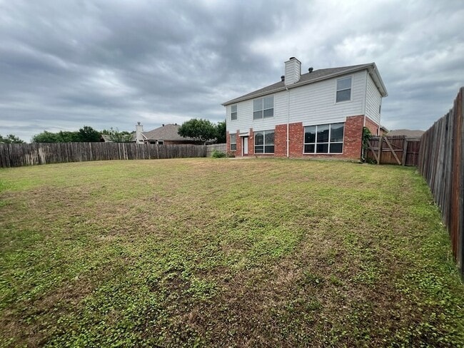 Building Photo - 2805 Crater Lake Ln