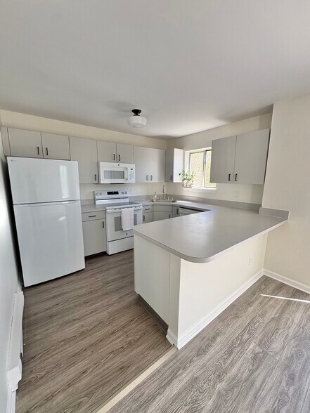 Building Photo - 925 Oronoke Rd