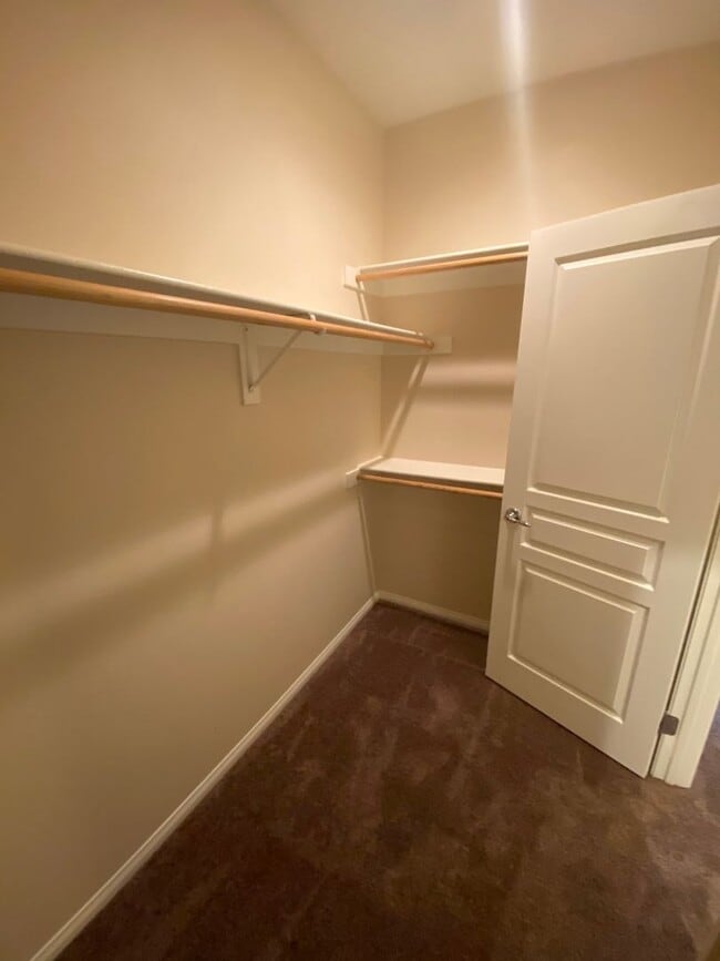 Building Photo - 3 BEDROOM VICTORVILLE HOME