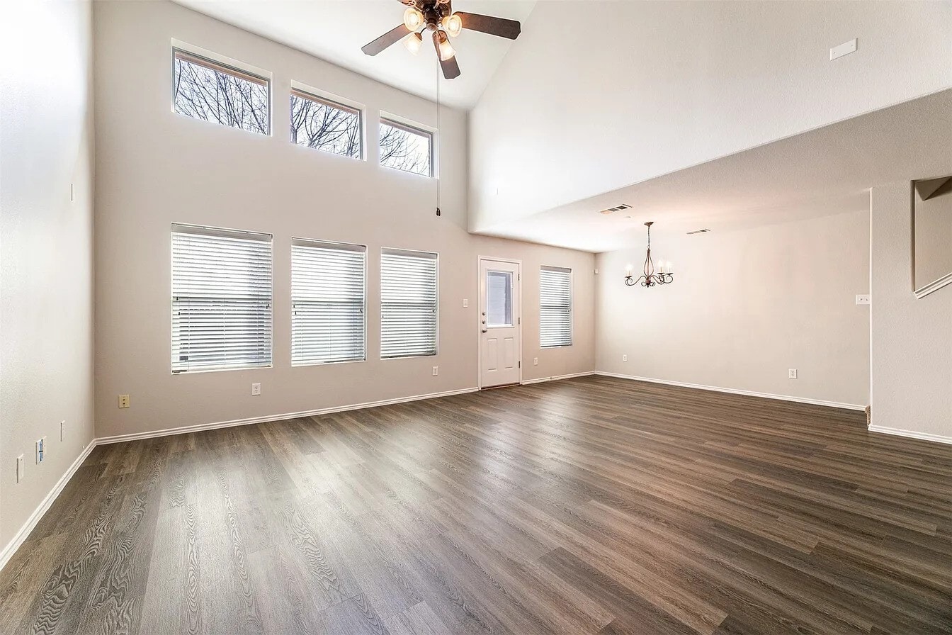 Building Photo - 9829 Fleetwood Dr