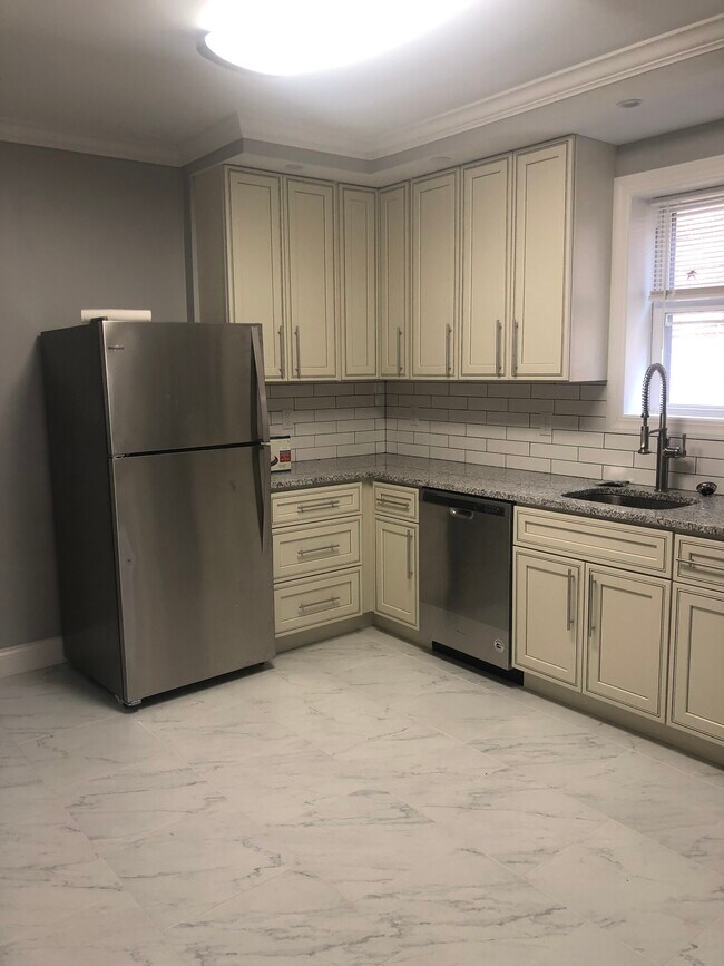 Building Photo - 7372 Tulane Ave