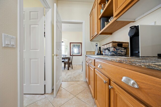 Building Photo - 710 Greyfield Ct