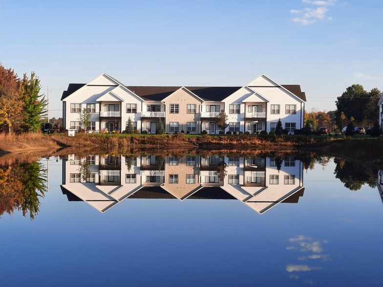 Primary Photo - Platinum Pines