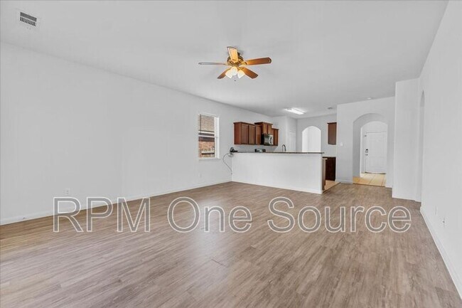 Building Photo - 113 Oriole Dr