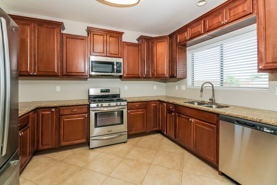 Building Photo - 60333 E Black Crest Loop