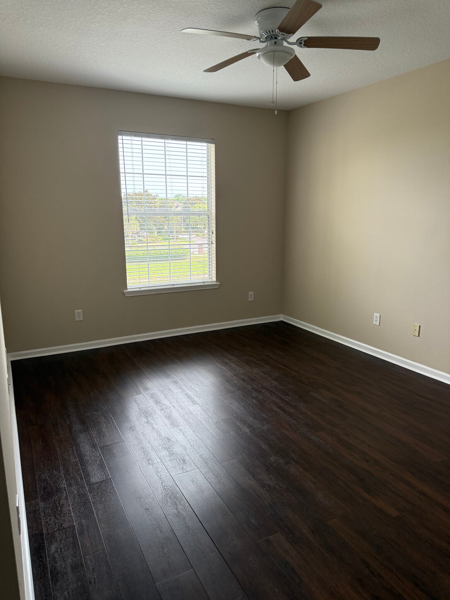 Building Photo - 7801 Point Meadows Dr