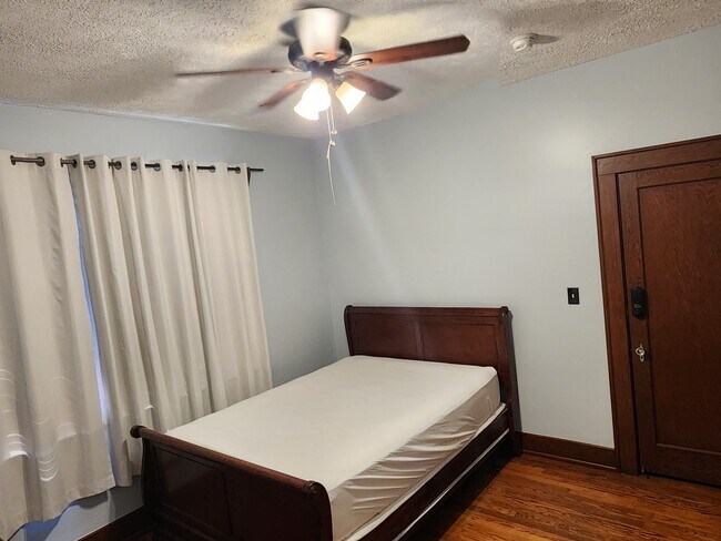 Building Photo - 506 S Highland Park Ave