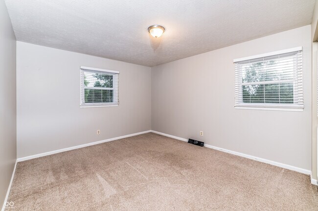 Building Photo - 2806 Winchester Dr