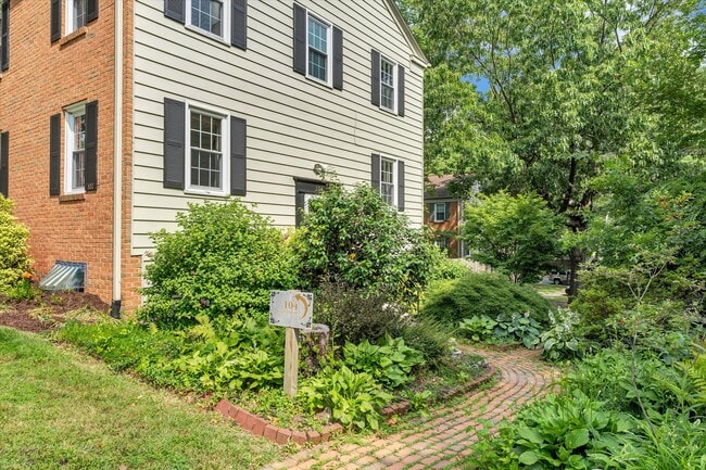 Building Photo - 104 Southampton Ct
