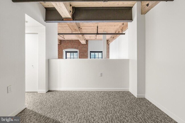 Building Photo - 303 Vine St