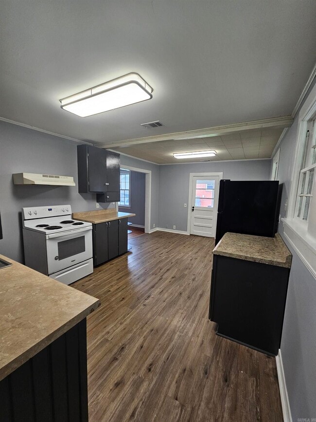 Building Photo - 919 Toler St