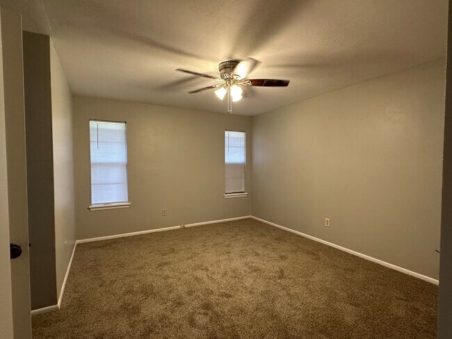 Building Photo - 2733 Silverspur Dr