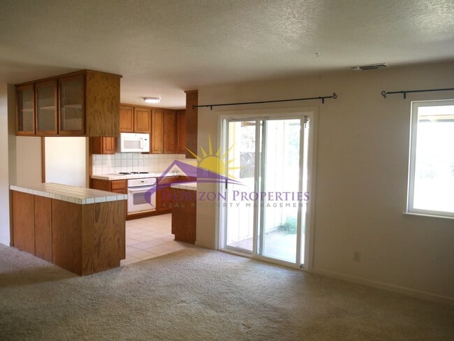 Building Photo - 3 Bed 2.5 Bath 1,766 sqft Fair Oaks Home