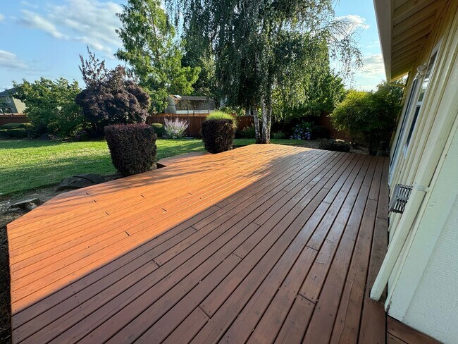 Building Photo - Beautiful 3 Bedroom In Eugene MOVE IN SPECIAL $300 off 1st month rent