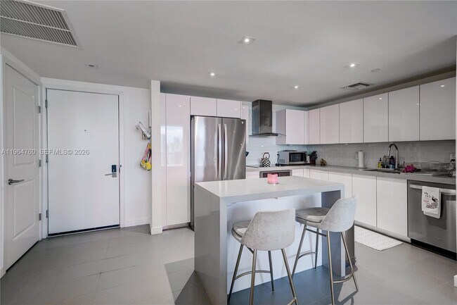 Building Photo - 1600 NE 1st Ave