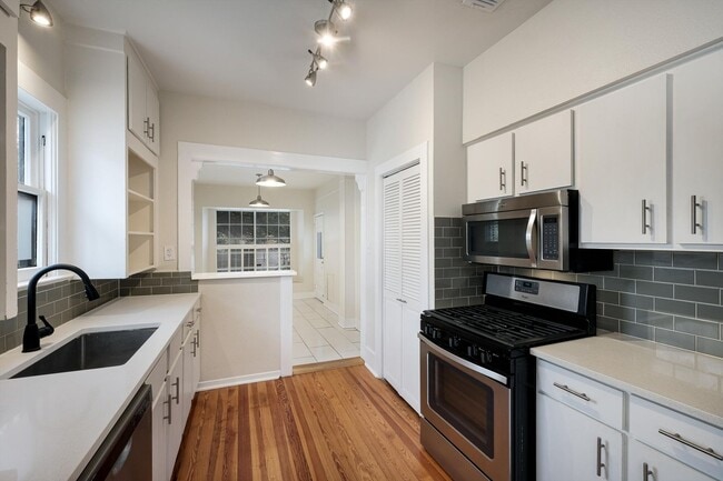 Building Photo - Modern Duplex in Monte Vista!