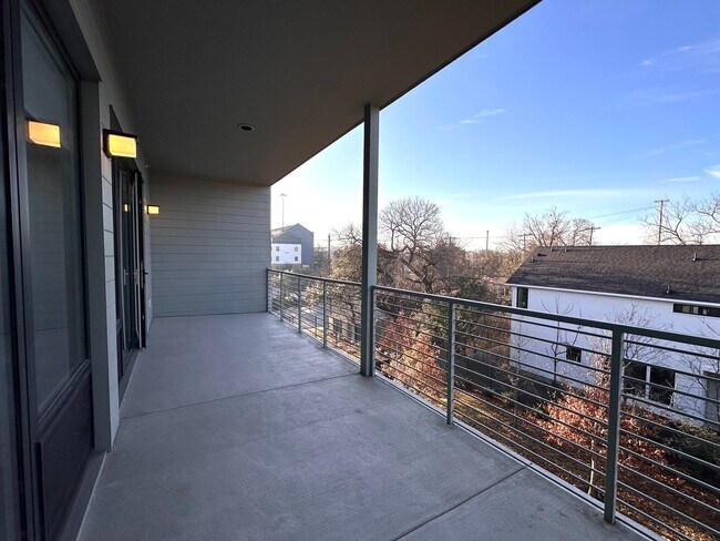 Building Photo - Modern Gated Community, Top Floor Unit with a large balcony, 2 Bedrooms 1.5 Baths Condo for Rent ...