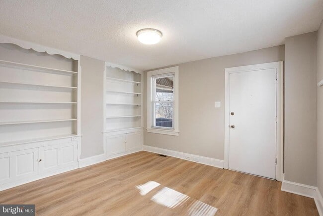 Building Photo - 809 N Providence Rd