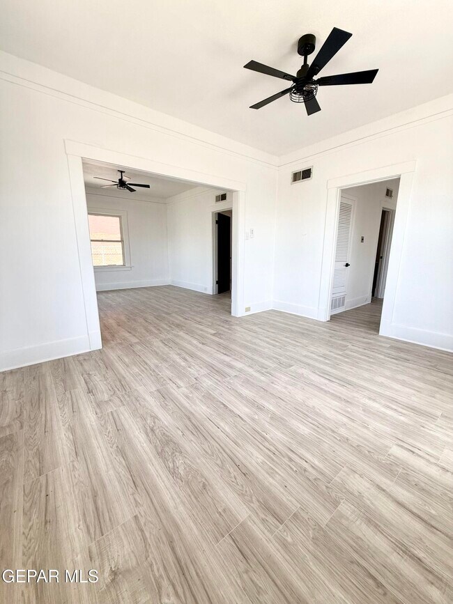 Building Photo - 3203 Frankfort Ave