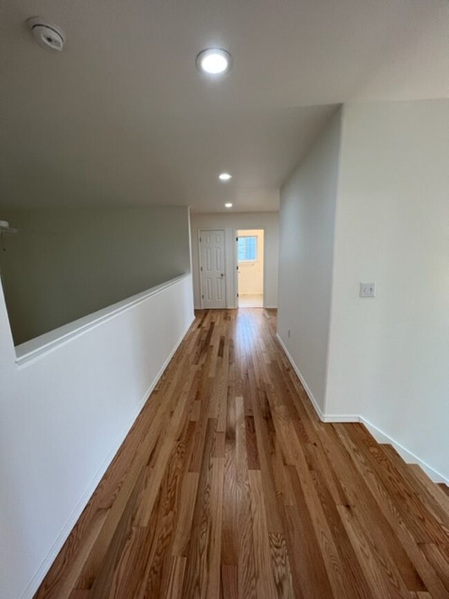 Building Photo - Beautiful 4 Bedroom Eagle River Home!